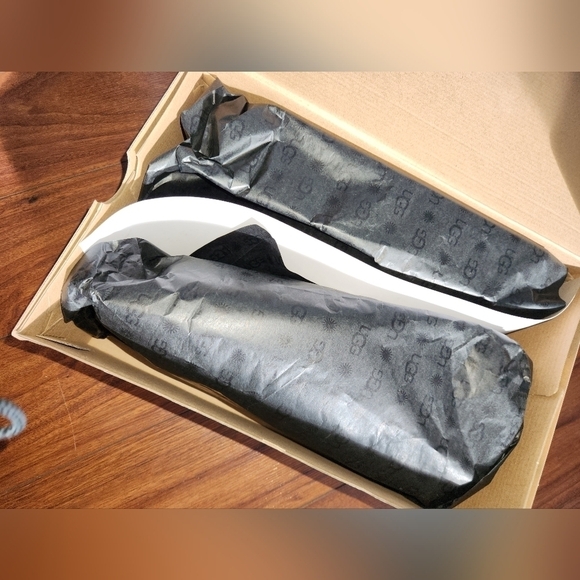 New Ugg Fluff  You Slides - Picture 3 of 4